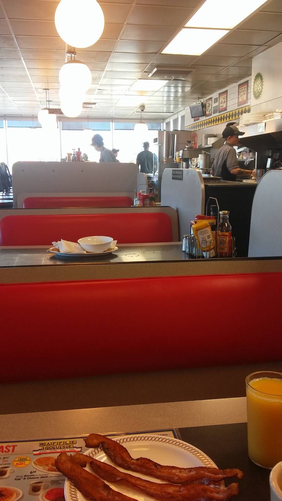 Waffle House | meal takeaway | 1000 Rainbow Dr, Gadsden, AL 35901, USA | 2565476842 OR +1 256-547-6842