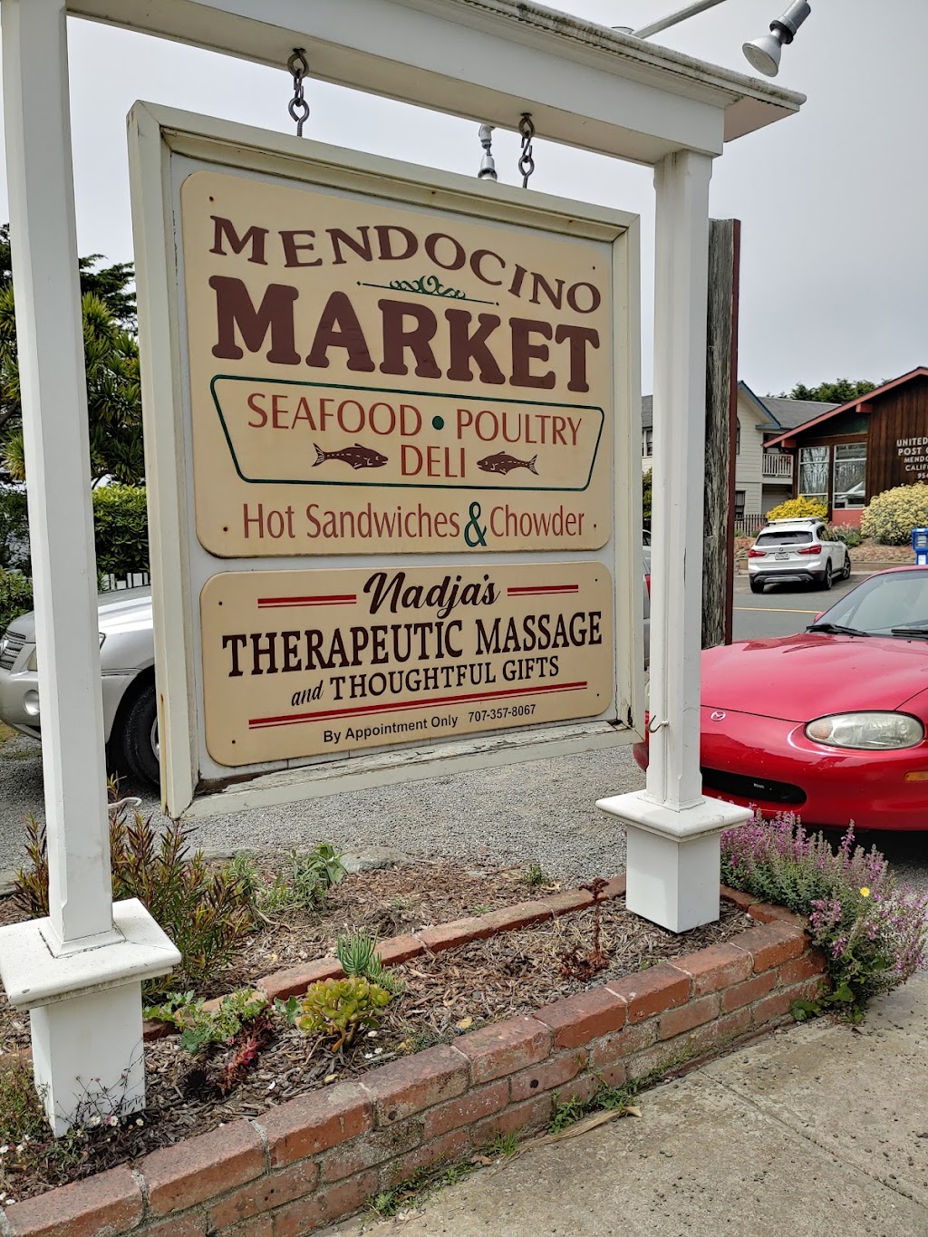 Mendocino Market | restaurant | 45051 Ukiah St, Mendocino, CA 95460, USA | 7079373474 OR +1 707-937-3474