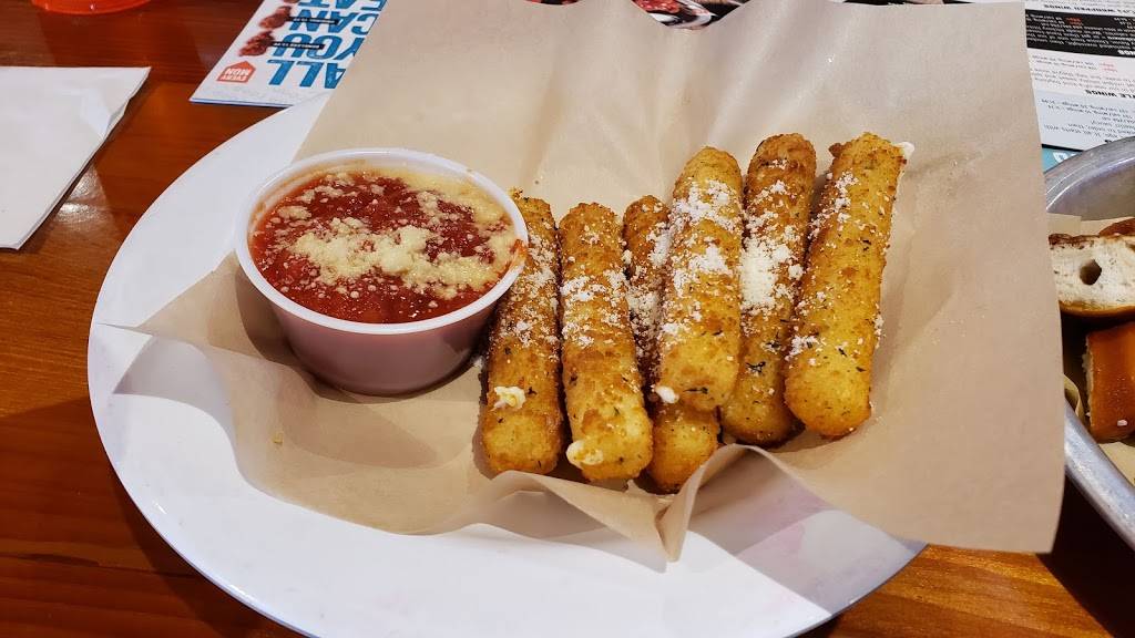 Hooters | meal takeaway | 5005 Central Avenue Pike, Knoxville, TN 37912, USA | 8656888066 OR +1 865-688-8066