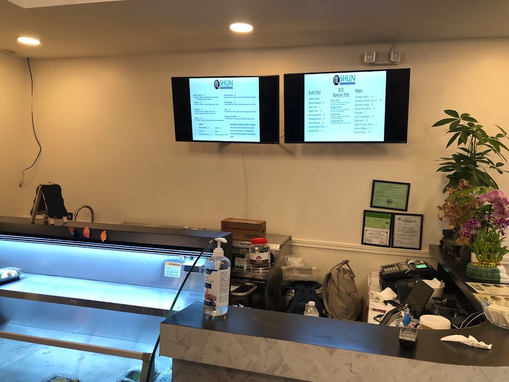 Shun Ramen & Sushi | restaurant | 30491 John R Rd, Madison Heights, MI 48071, USA | 2485887823 OR +1 248-588-7823