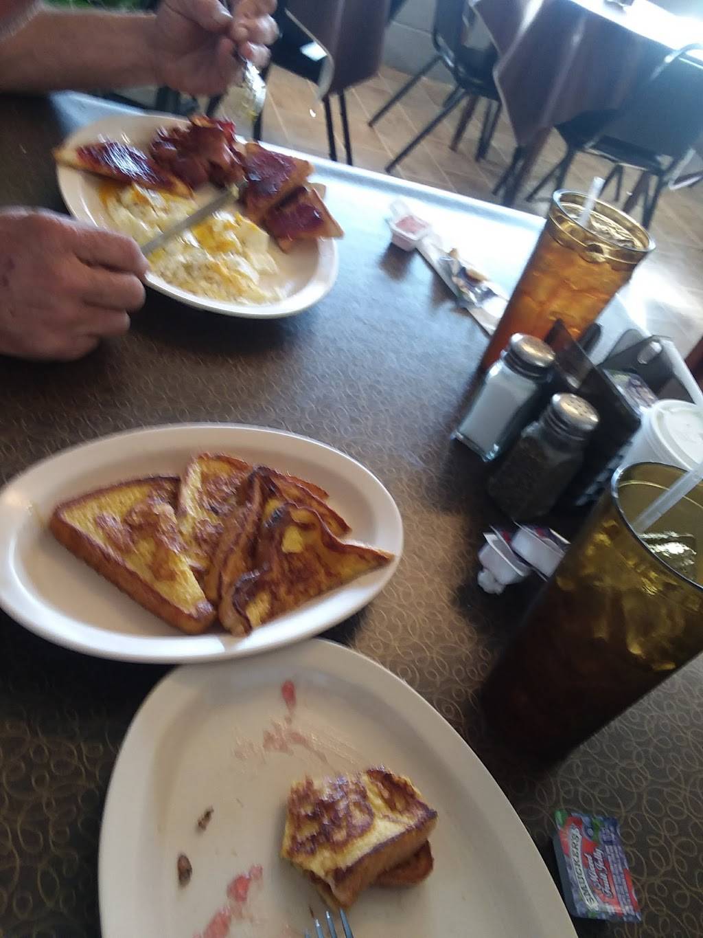 Copper Kettle | restaurant | 170 N Memphis St, Holly Springs, MS 38635, USA | 6625511022 OR +1 662-551-1022