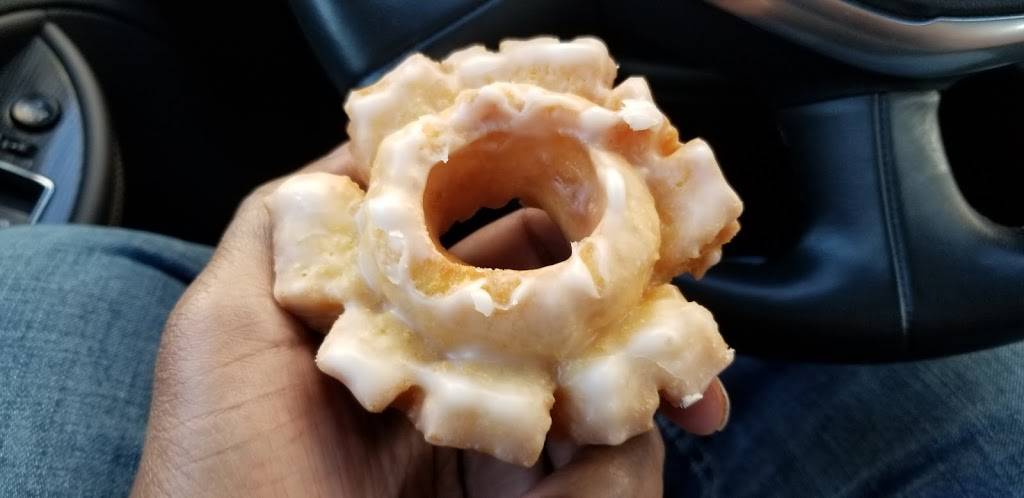 Donut Junction | restaurant | 130 1st St E, Humble, TX 77338, USA | 2814460019 OR +1 281-446-0019