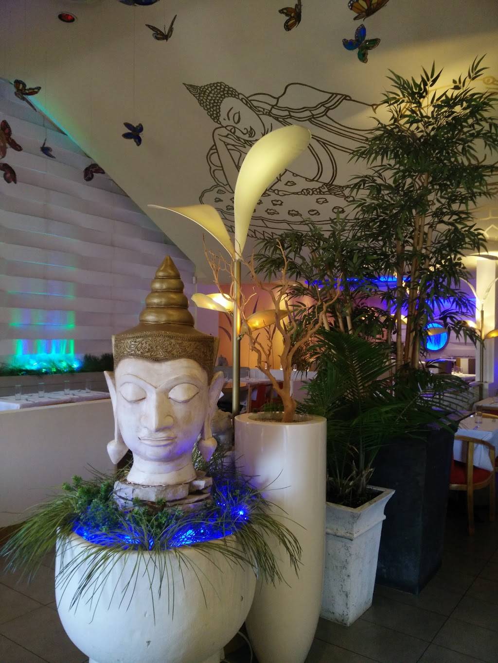 Bistro Sawadika | restaurant | 1800 Boulevard de la Côte-Vertu, Saint-Laurent, QC H4L 2A6, Canada | 5143391188 OR +1 514-339-1188