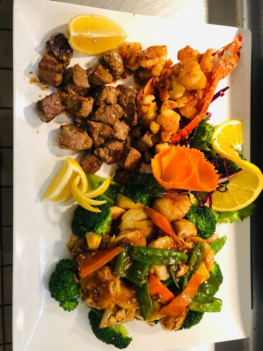 Fuki Steakhouse & Sushi | restaurant | 2010 W 9th Ave, Oshkosh, WI 54904, USA | 9203854478 OR +1 920-385-4478