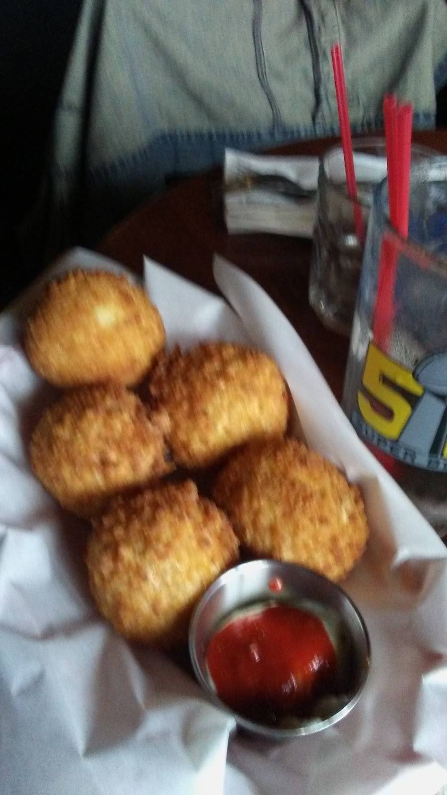 Durty Nellys | restaurant | 2328 Irving St, San Francisco, CA 94122, USA | 4156642555 OR +1 415-664-2555