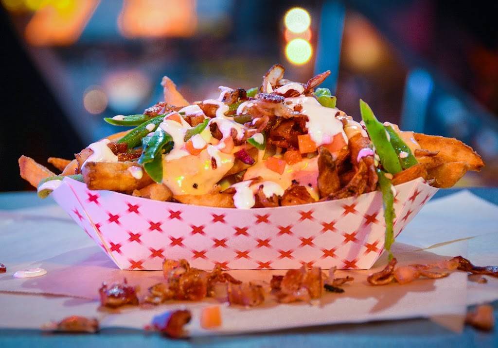 Smittys Garage Burger and Beer | restaurant | 8811 State Line Rd, Kansas City, MO 64114, USA | 8167311455 OR +1 816-731-1455