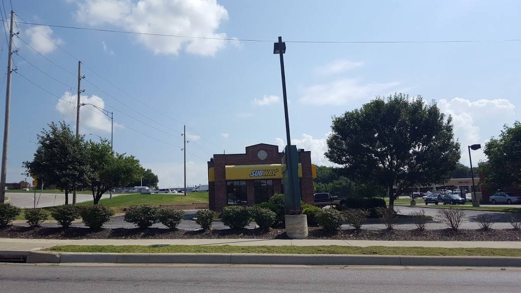 Subway | meal takeaway | 1240 NW Woods Chapel Rd, Blue Springs, MO 64015, USA | 8162282255 OR +1 816-228-2255