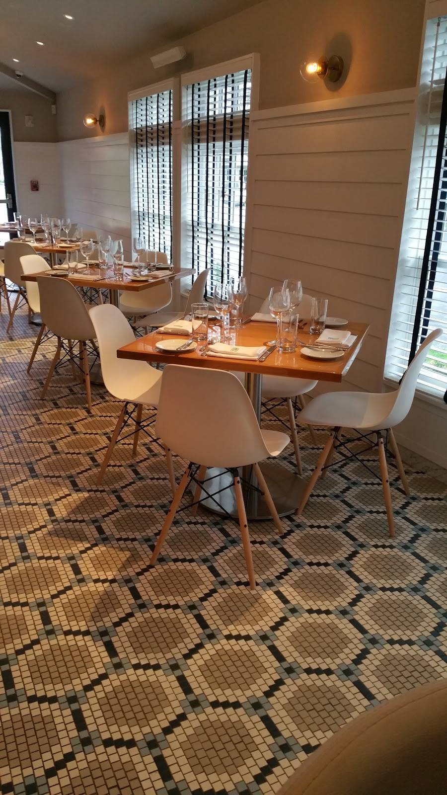 H2O | restaurant | 166 W Main St, East Islip, NY 11730, USA | 6312774800 OR +1 631-277-4800