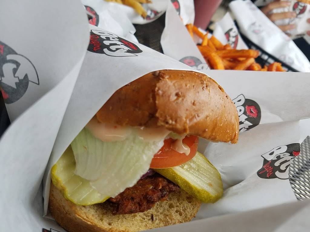Betty Burgers | restaurant | 1000 41st Ave, Santa Cruz, CA 95062, USA | 8314755901 OR +1 831-475-5901