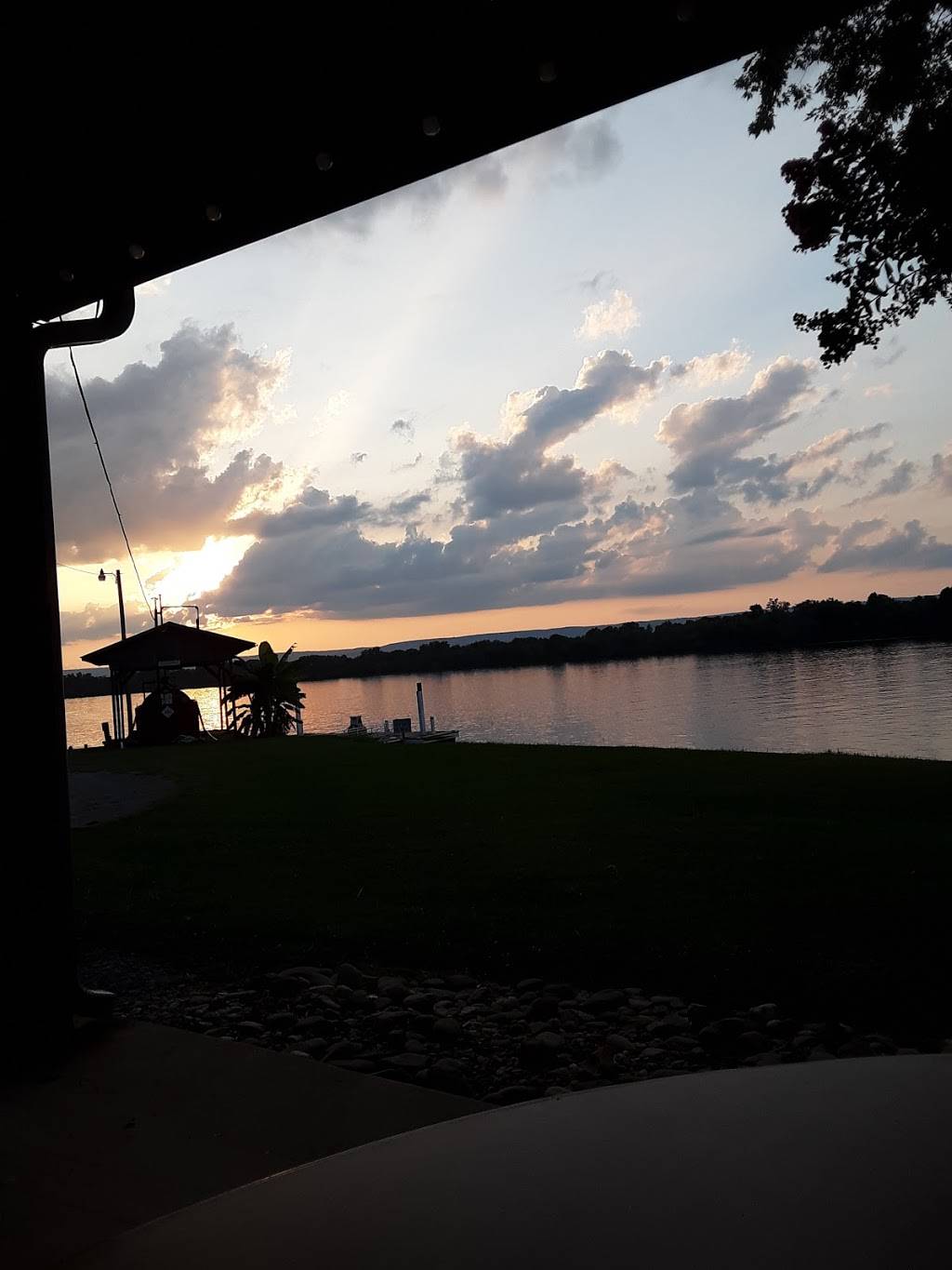 Cottonport Marina Restaurant | restaurant | Decatur, TN 37322, USA | 4234544110 OR +1 423-454-4110