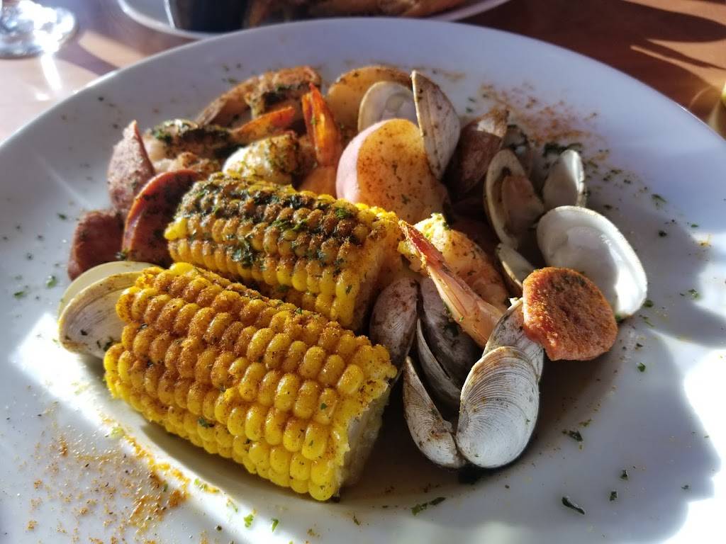 Decoys Seafood | restaurant | 3305 Ferry Rd, Suffolk, VA 23435, USA | 7579771081 OR +1 757-977-1081