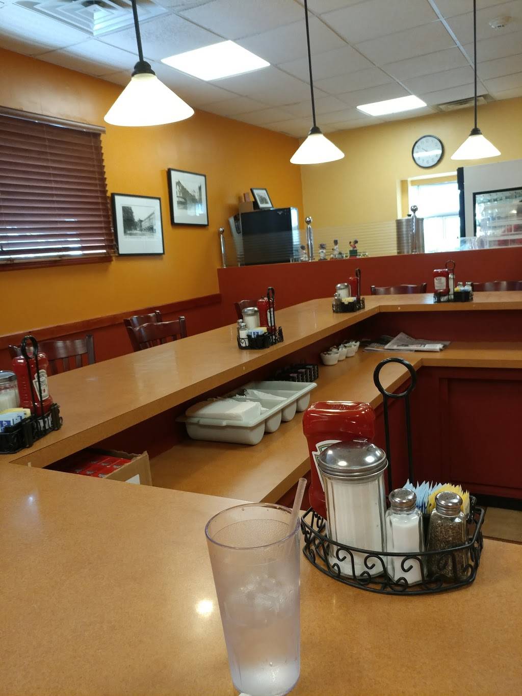 Mikos Cafe | restaurant | 912 Crescent St, Brockton, MA 02302, USA | 5082326754 OR +1 508-232-6754