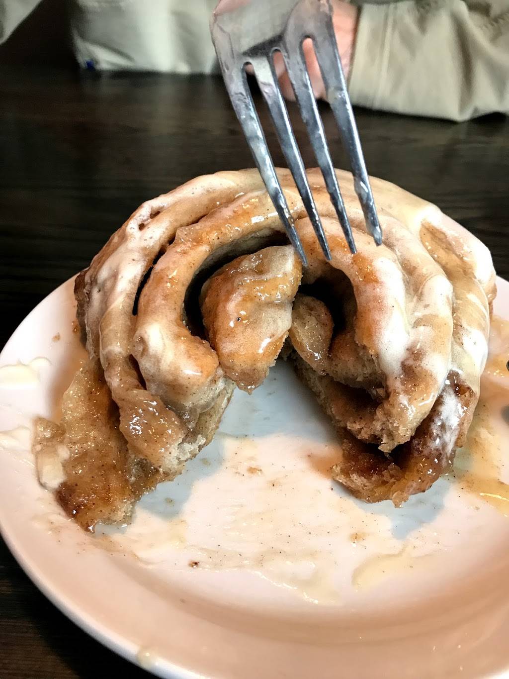 Dee-Lite Bar & Grill | restaurant | 24 Washington Ave, Grand Haven, MI 49417, USA | 6168445055 OR +1 616-844-5055