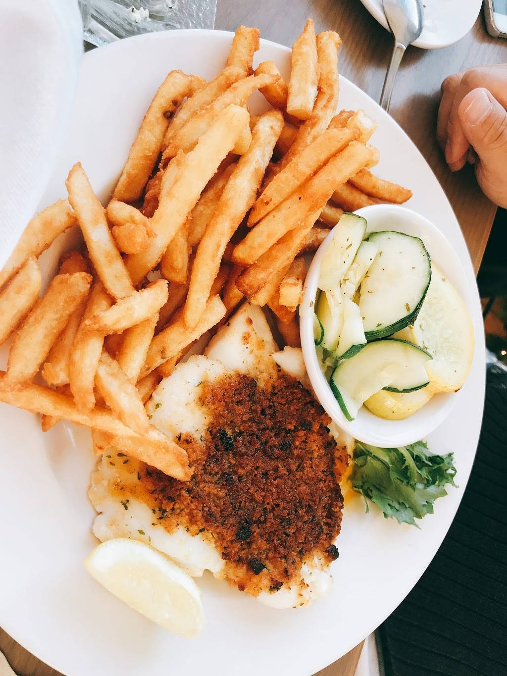 Top of the Bay | restaurant | 898 Oakland Beach Ave, Warwick, RI 02889, USA | 4019213663 OR +1 401-921-3663