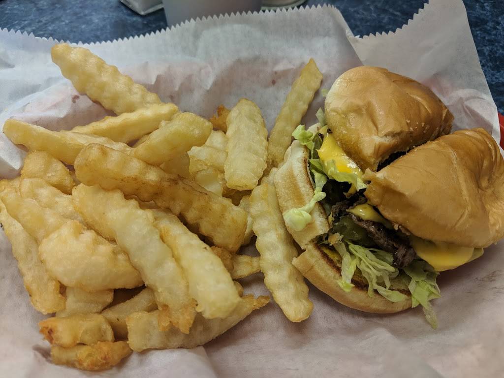 Lindys Famous Hotdogs | restaurant | 6586 Tidewater Dr K, Norfolk, VA 23509, USA | 7578556033 OR +1 757-855-6033