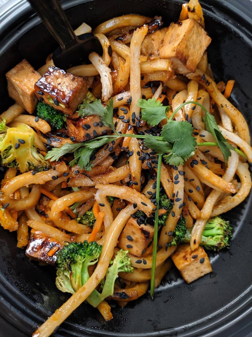 Noodles and Company | restaurant | 26425 Novi Rd, Novi, MI 48375, USA | 2485626221 OR +1 248-562-6221