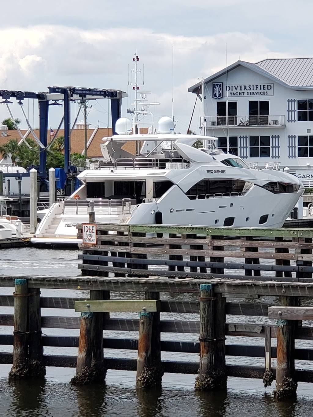 Diversified Yacht Services Inc - Dicks Bait & Tackle - Fuel, Ba | meal takeaway | 751 Fishermans Wharf, Fort Myers Beach, FL 33931, USA | 2397658700 OR +1 239-765-8700