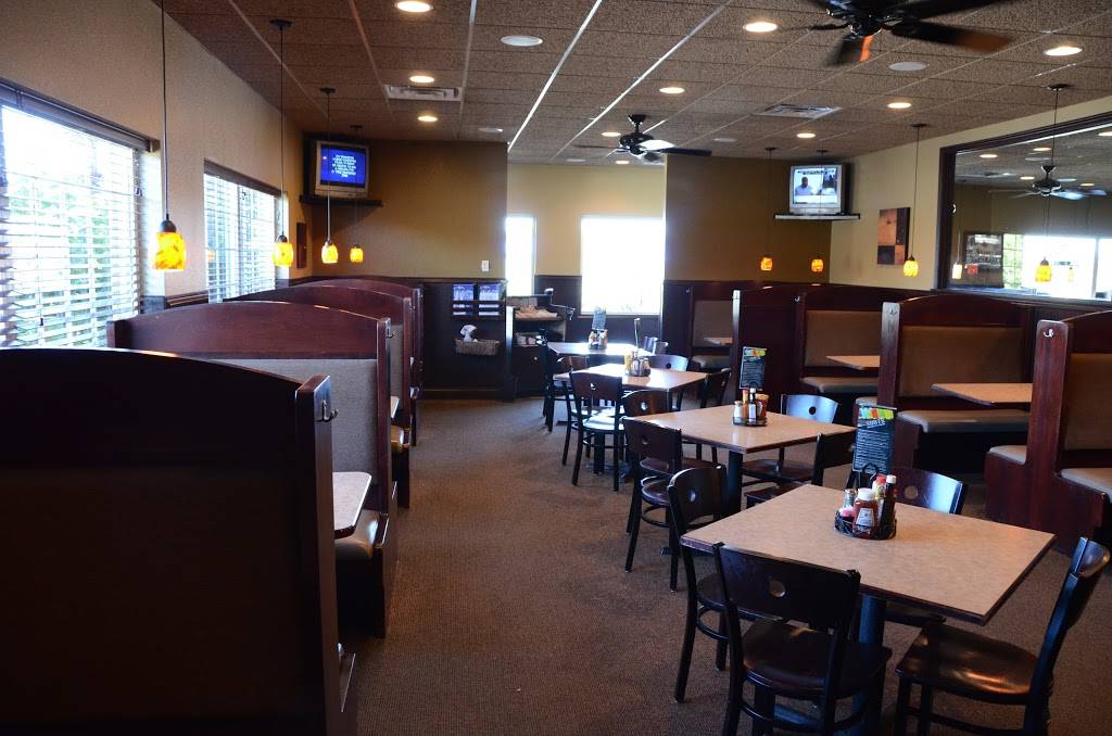Okoboji Grill | restaurant | 1425 W 19th St S, Newton, IA 50208, USA | 6417921023 OR +1 641-792-1023