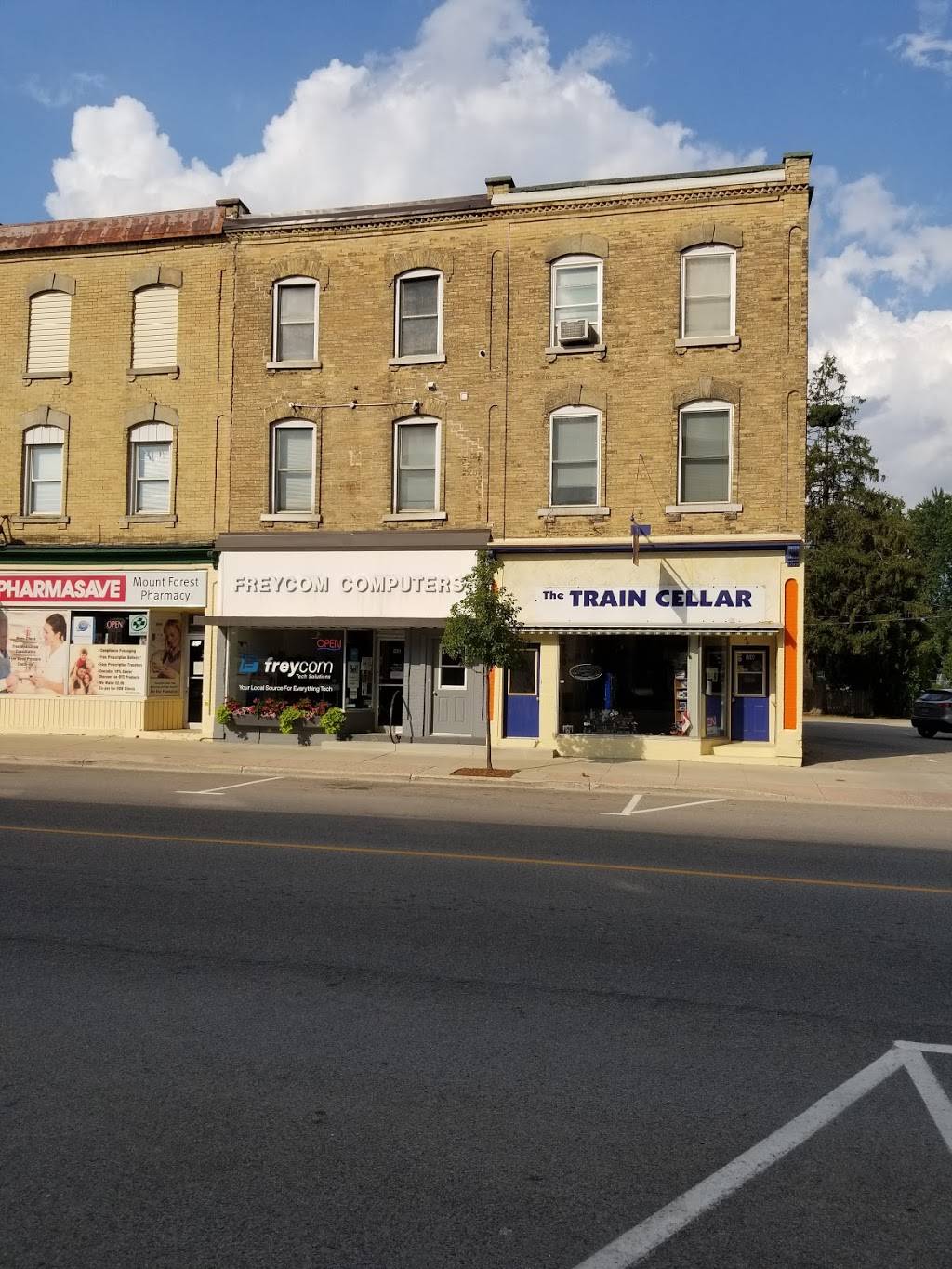 Luckys Chinese Restaurant | restaurant | 116 Elora St S, Harriston, ON N0G 1Z0, Canada | 5193385366 OR +1 519-338-5366