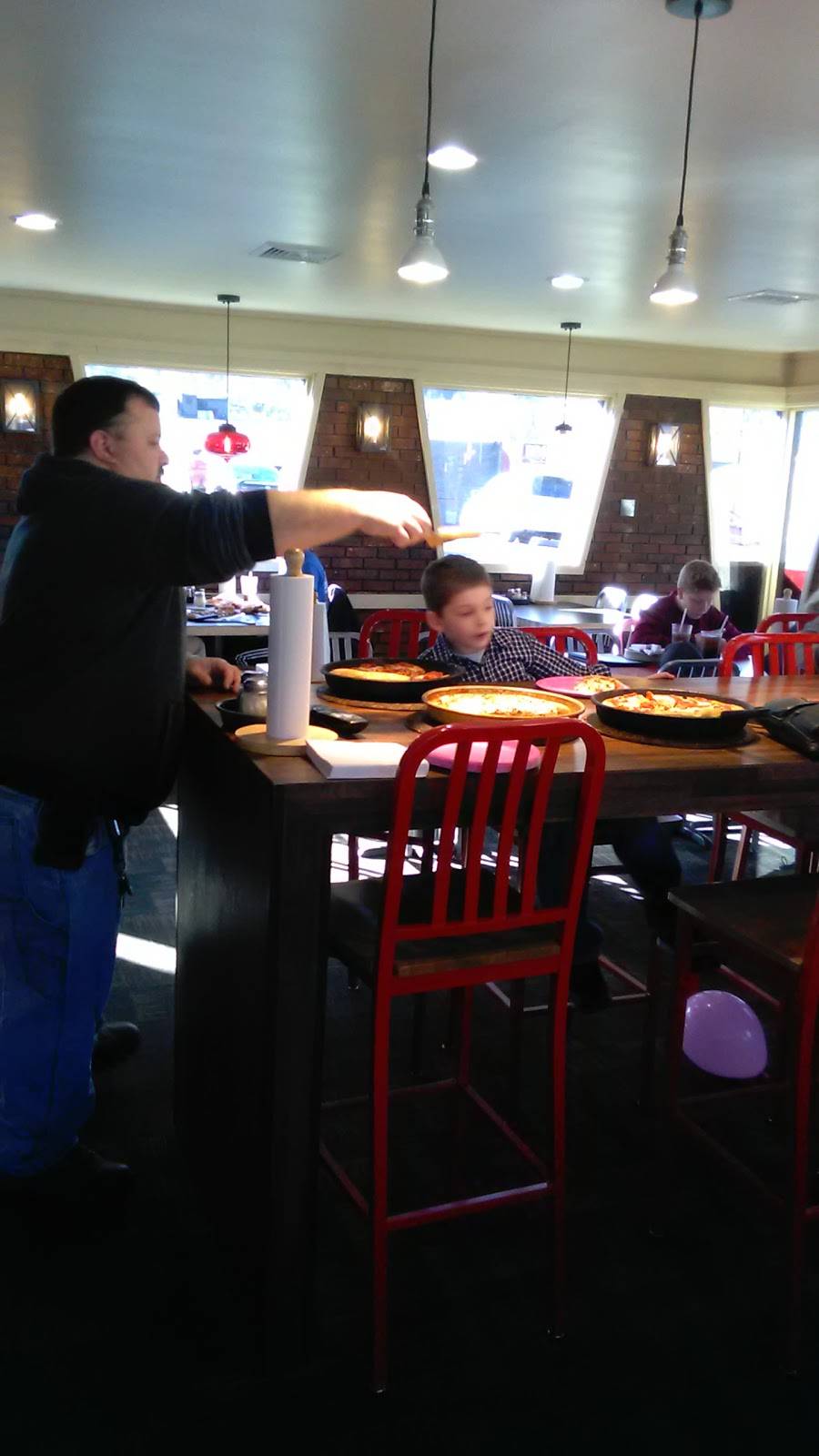 Pizza Hut | meal takeaway | 1208 E Main St, Cumberland, KY 40823, USA | 6065892325 OR +1 606-589-2325