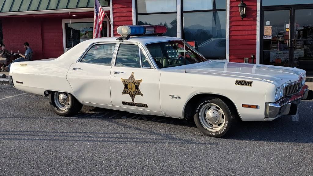 Cooters Luray | restaurant | 4768 US-211, Luray, VA 22835, USA | 5408432515 OR +1 540-843-2515