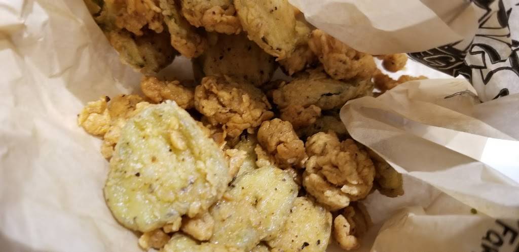 Dicks Wings and Grill Argyle | restaurant | 6055 Youngerman Cir, Jacksonville, FL 32244, USA | 9047781101 OR +1 904-778-1101