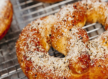 Mama Mandys Soft Pretzels | restaurant | 3303 Bahia Vista St, Sarasota, FL 34239, USA | 9419621309 OR +1 941-962-1309