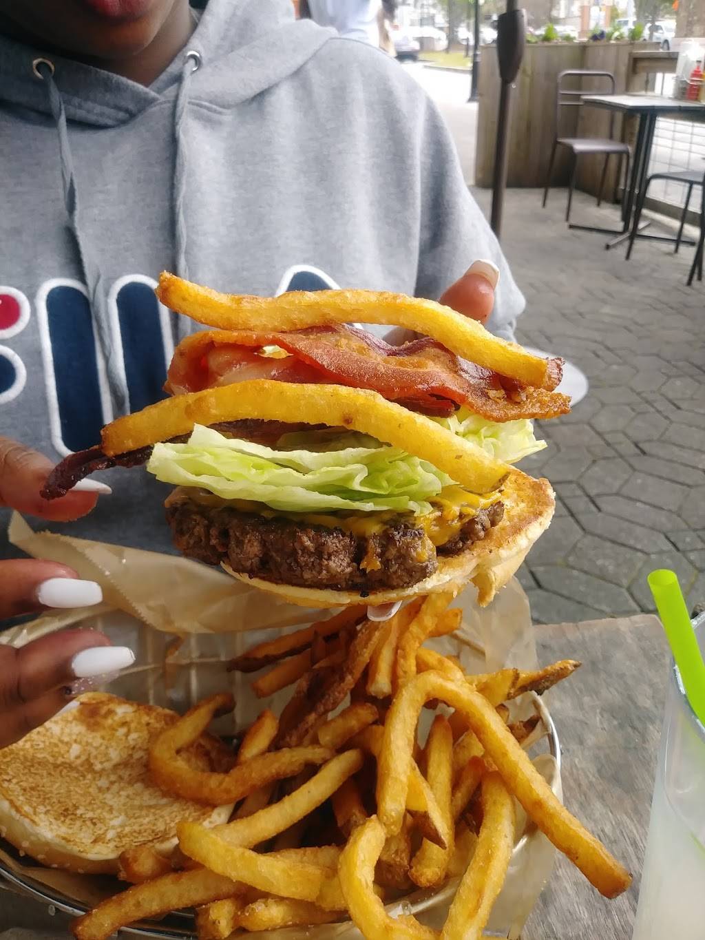 Farm Burger Buckhead | restaurant | 3365 Piedmont Rd NE, Atlanta, GA 30305, USA | 4048160603 OR +1 404-816-0603