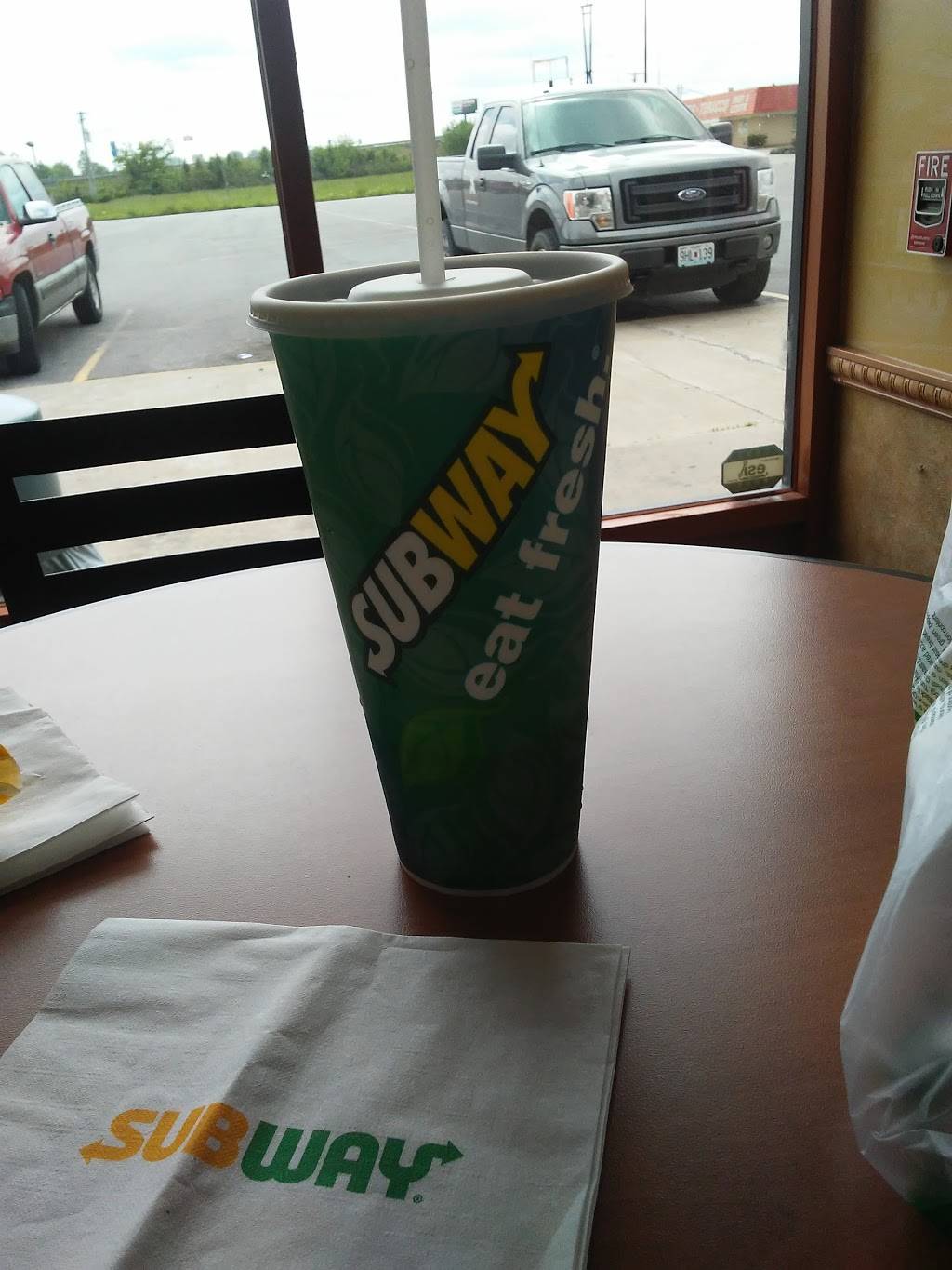 Subway Restaurants | restaurant | 7 Charleston Ave, Charleston, MO 63834, USA | 5736831091 OR +1 573-683-1091