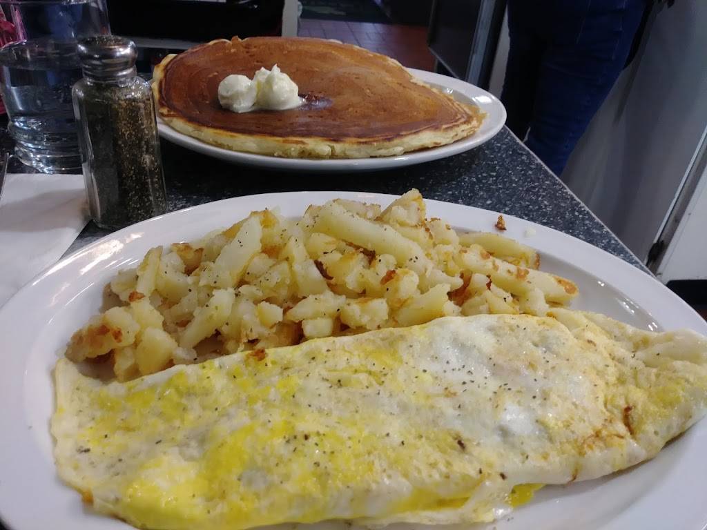 Maxines | restaurant | 1721 S Main St, Rice Lake, WI 54868, USA | 7152341662 OR +1 715-234-1662