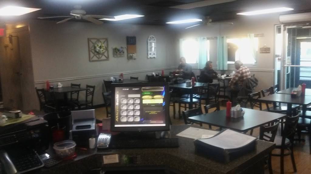 Family Kitchen | restaurant | 106 Plaza Dr, Waterloo, IL 62298, USA | 6189393889 OR +1 618-939-3889