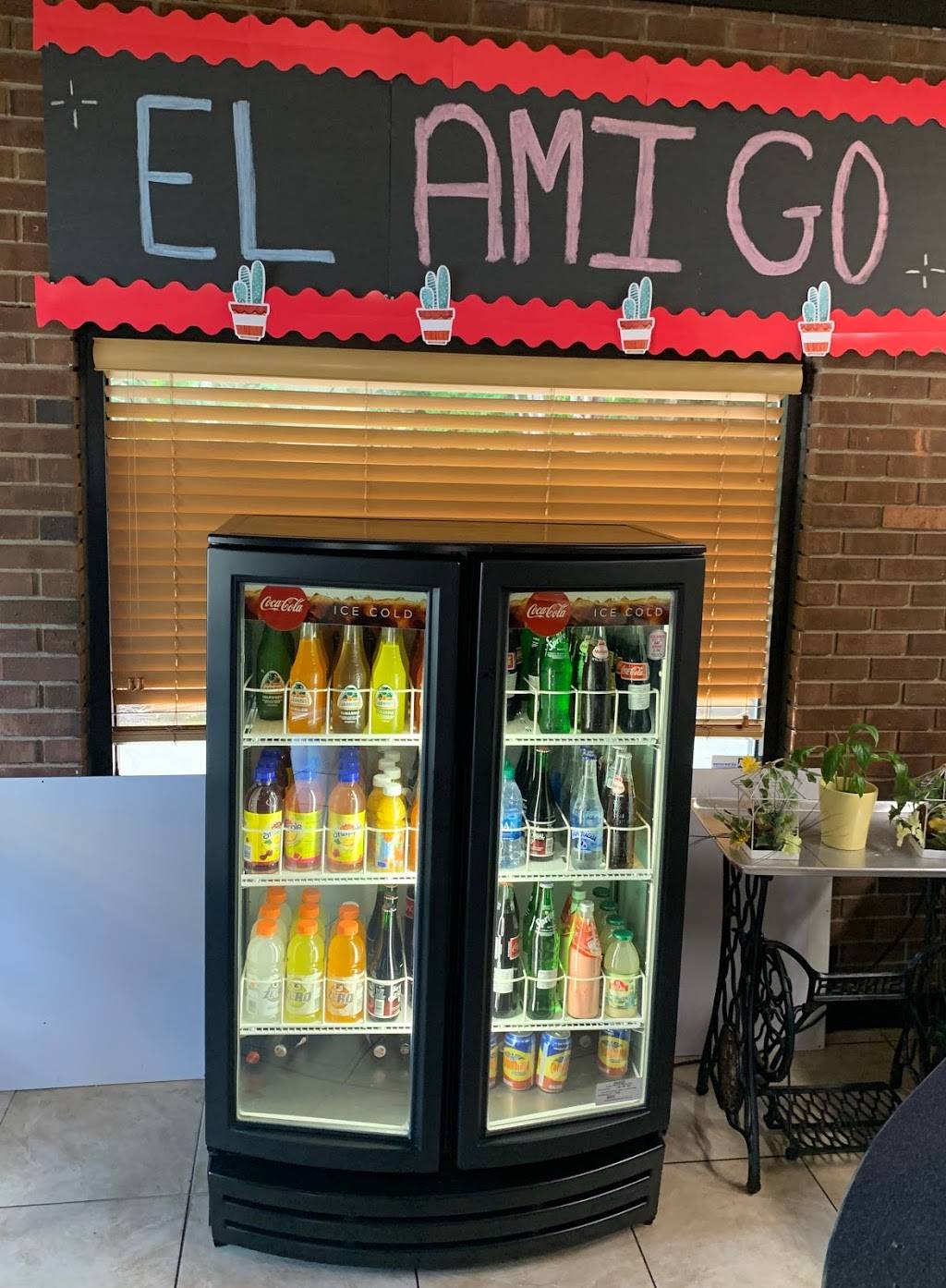 El Amigo Mexican Restaurant | restaurant | 404 W Chatham St, Cary, NC 27511, USA | 9193770013 OR +1 919-377-0013