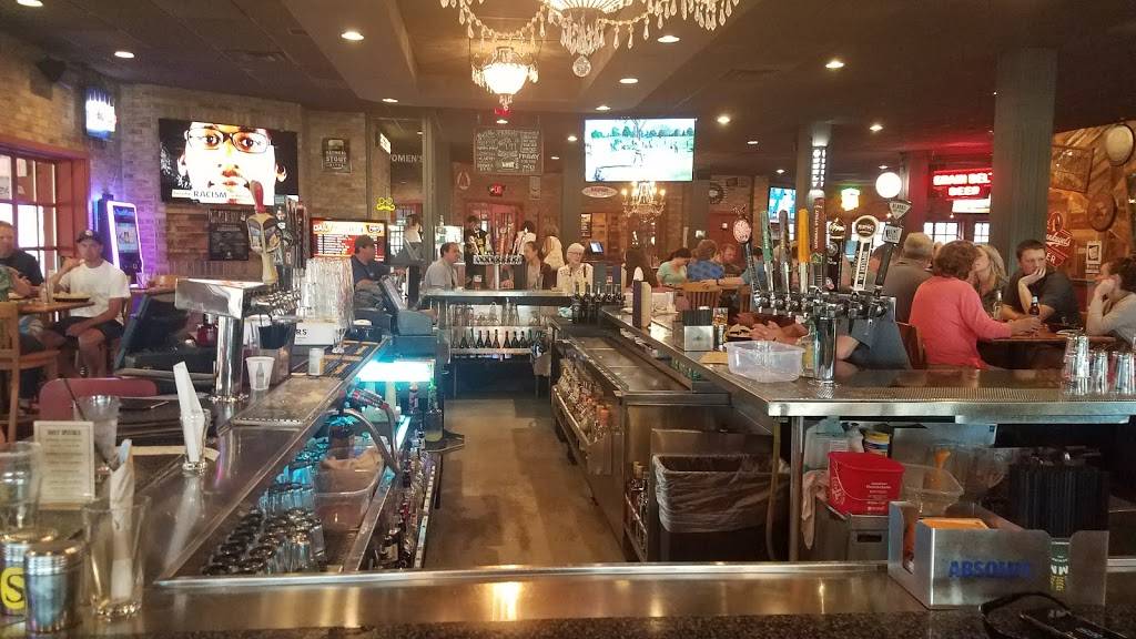 Crooked Pint Ale House & Event Center | restaurant | 1734 Adolphus St, Maplewood, MN 55117, USA | 6512526500 OR +1 651-252-6500