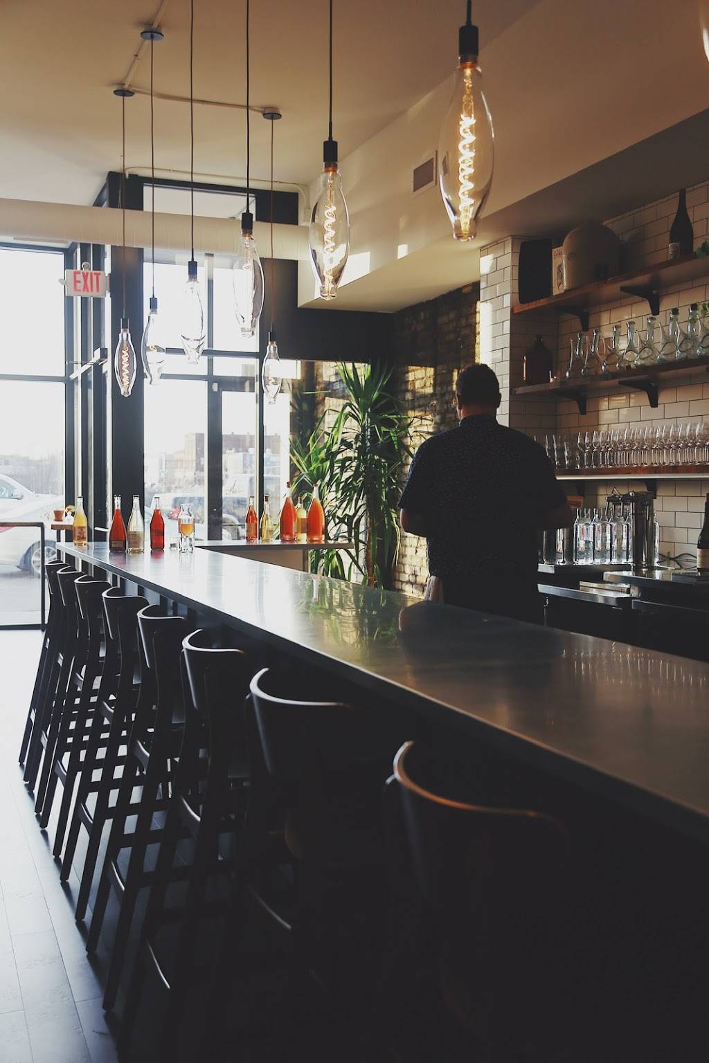 Bar Brava | restaurant | 1914 N Washington Ave, Minneapolis, MN 55411, USA | 6122081270 OR +1 612-208-1270