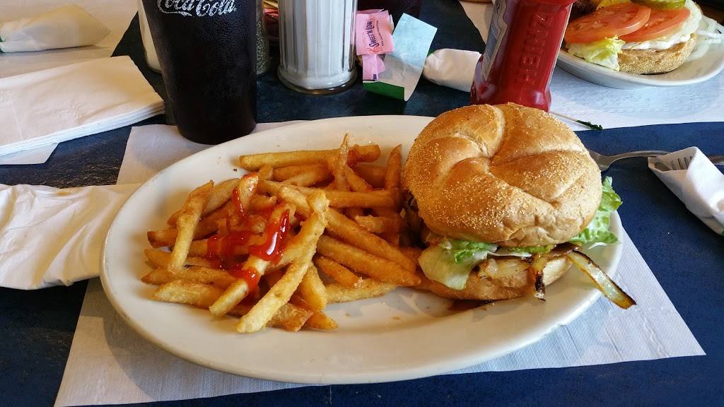 Paulies Family Restaurant | restaurant | 1214 Chestnut St, Coplay, PA 18037, USA | 6102612110 OR +1 610-261-2110