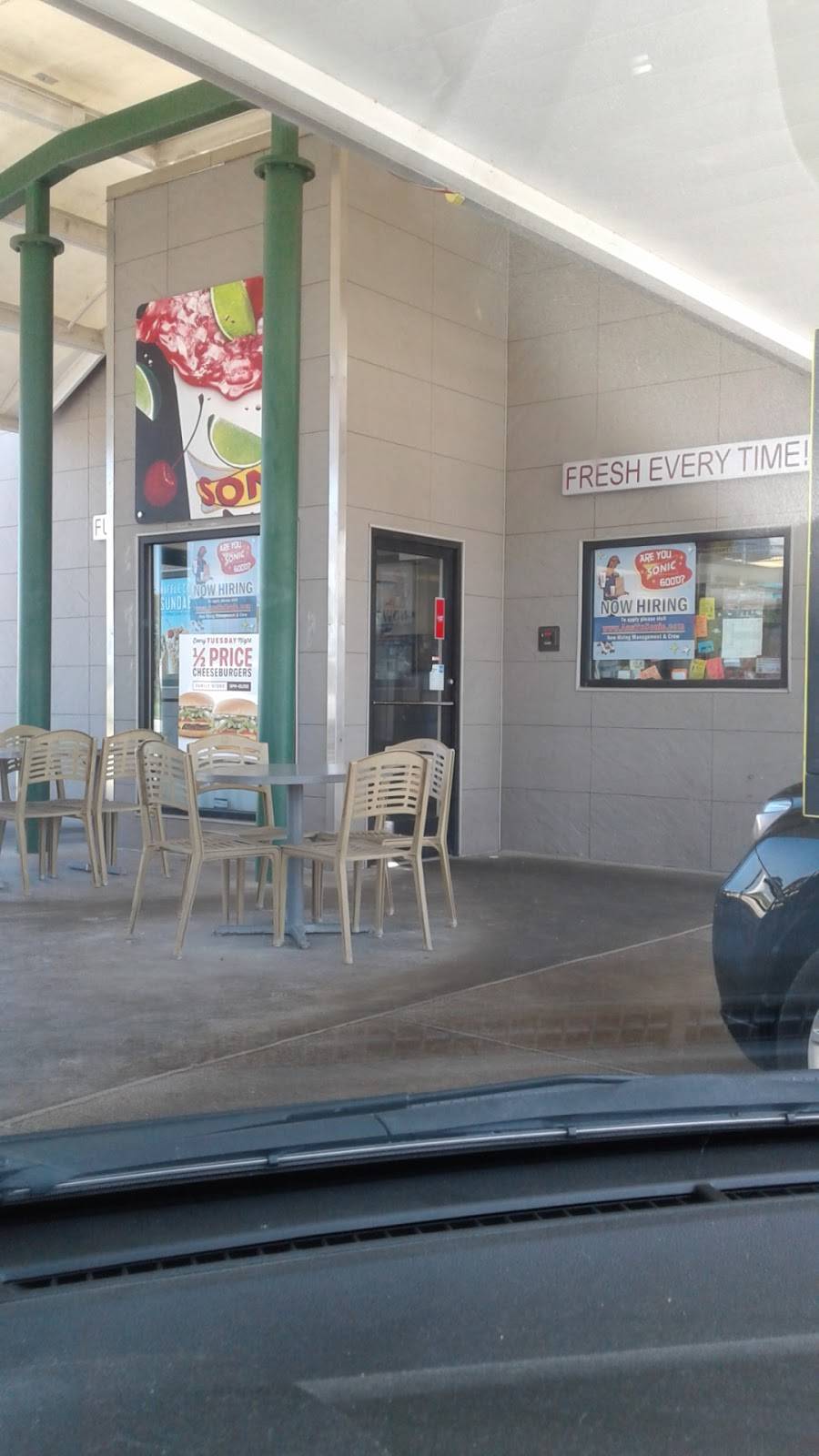 Sonic Drive-In | restaurant | 11801, US-290 Bldg B, Austin, TX 78737, USA | 5123010650 OR +1 512-301-0650