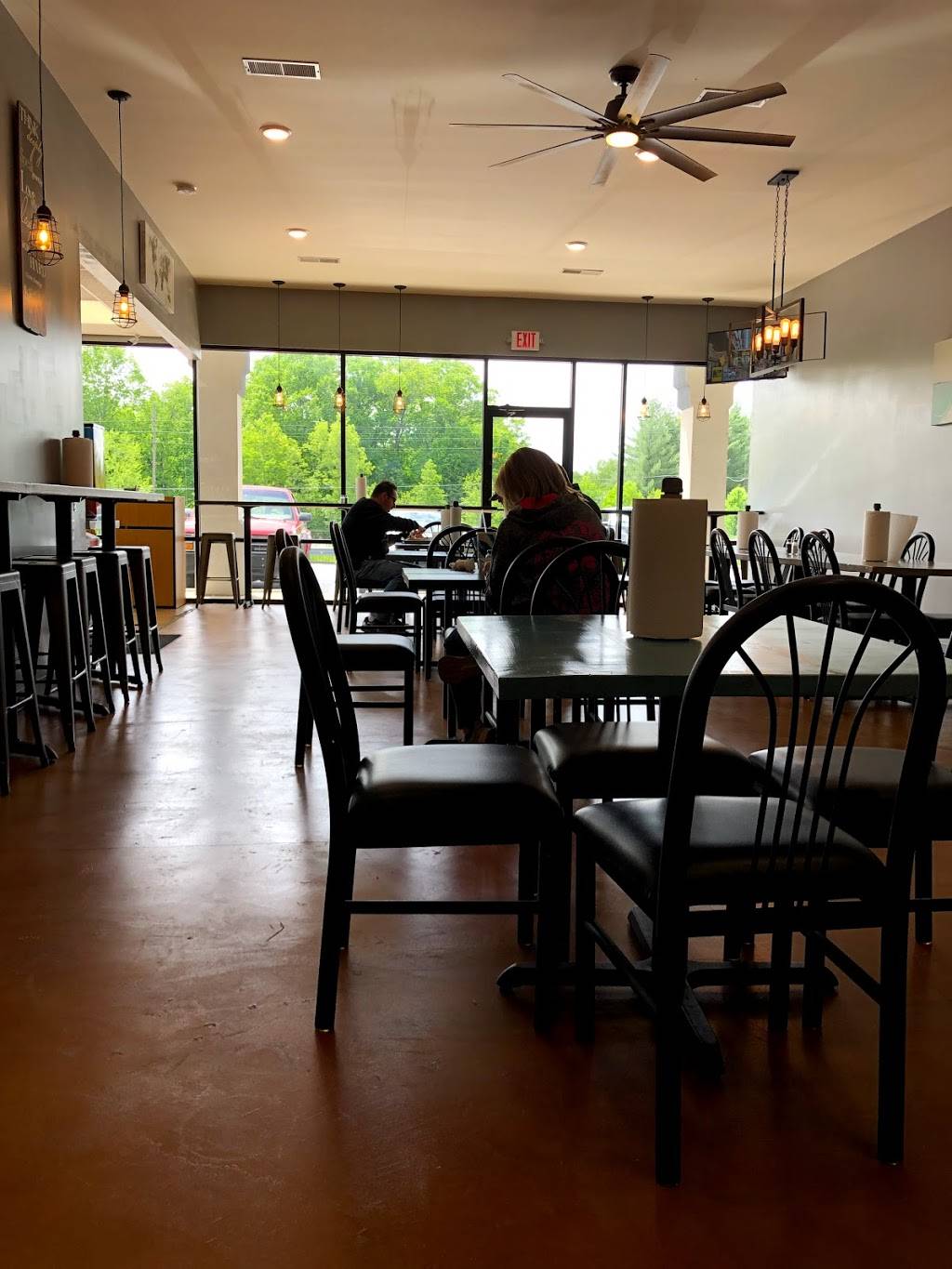 Honeybadger Grill | restaurant | 10 Oakley Plaza, Troy, MO 63379, USA | 6367752888 OR +1 636-775-2888