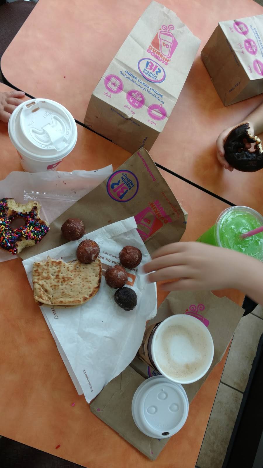 Dunkin Donuts | cafe | 2658 Green Bay Rd, Evanston, IL 60201, USA | 8478696667 OR +1 847-869-6667