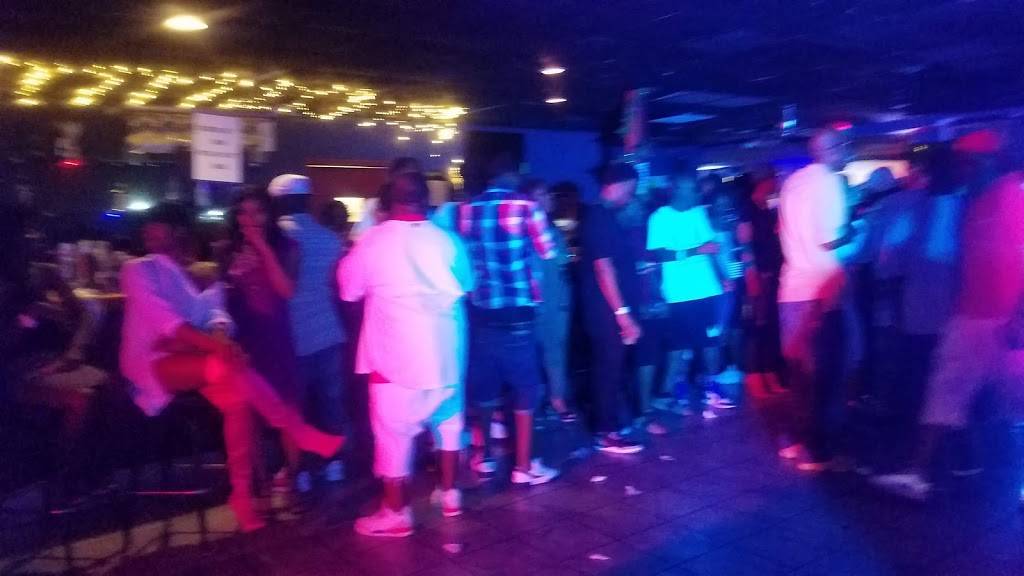 Ritzy Lounge | restaurant | 11414 Abercorn St, Savannah, GA 31419, USA | 9122728115 OR +1 912-272-8115