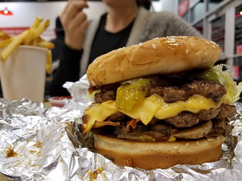Five Guys | meal takeaway | 655 Sunland Park Dr, El Paso, TX 79912, USA | 9155812415 OR +1 915-581-2415