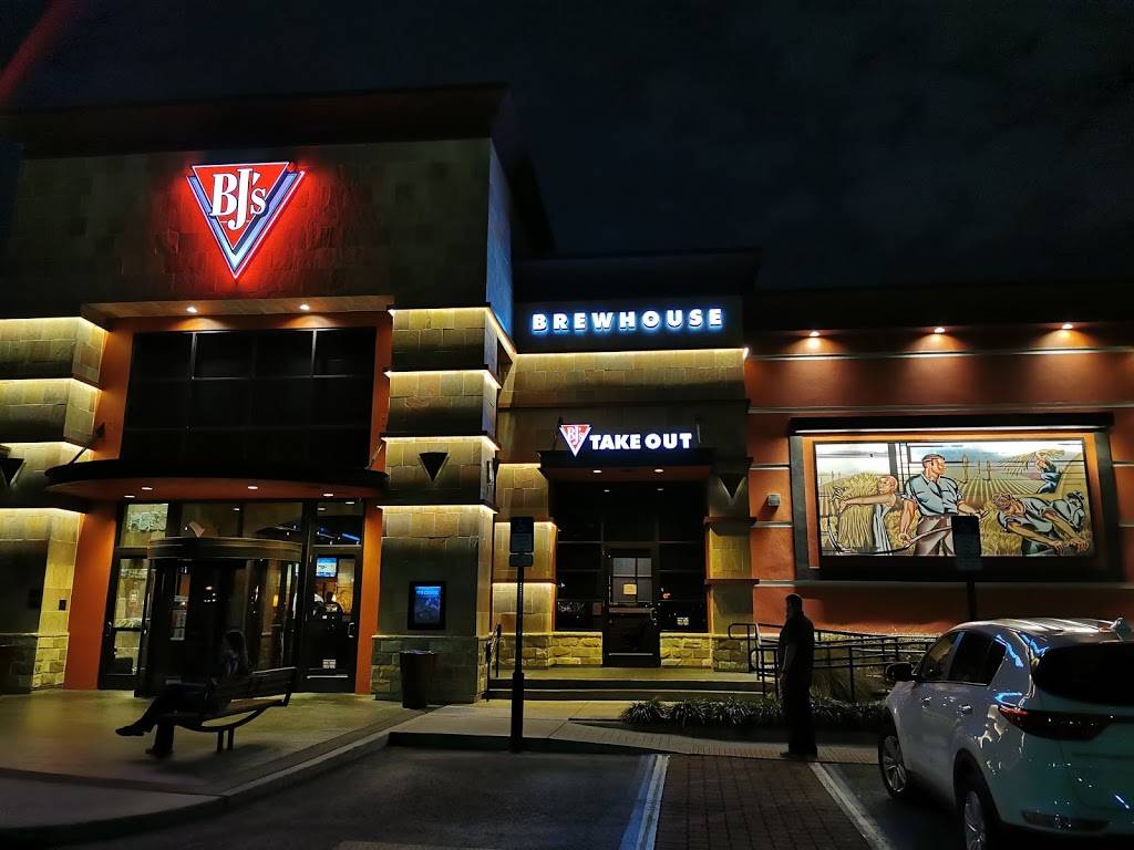 BJs Restaurant & Brewhouse | restaurant | 8761 Vineland Ave, Orlando, FL 32821, USA | 4078279105 OR +1 407-827-9105