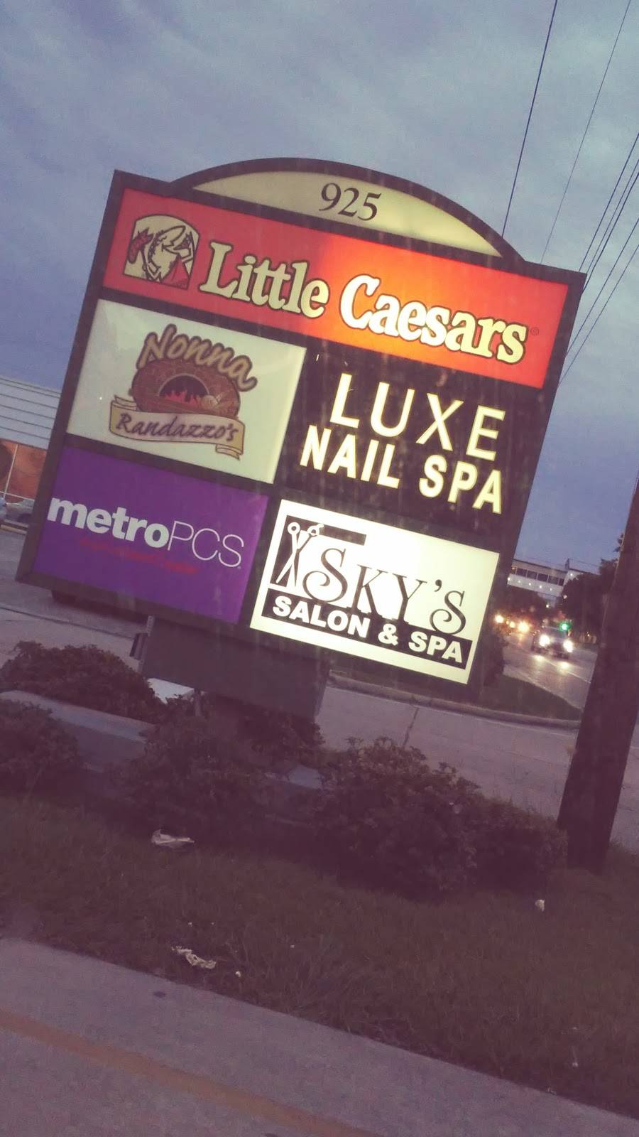 Little Caesars Pizza | meal takeaway | 925 E Judge Perez Dr, Chalmette, LA 70043, USA | 5046820467 OR +1 504-682-0467