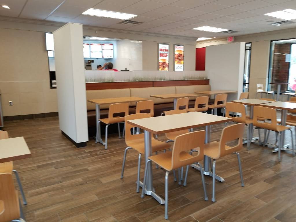 Wendys | restaurant | 2620 W Jackson St, Muncie, IN 47303, USA | 7652843374 OR +1 765-284-3374