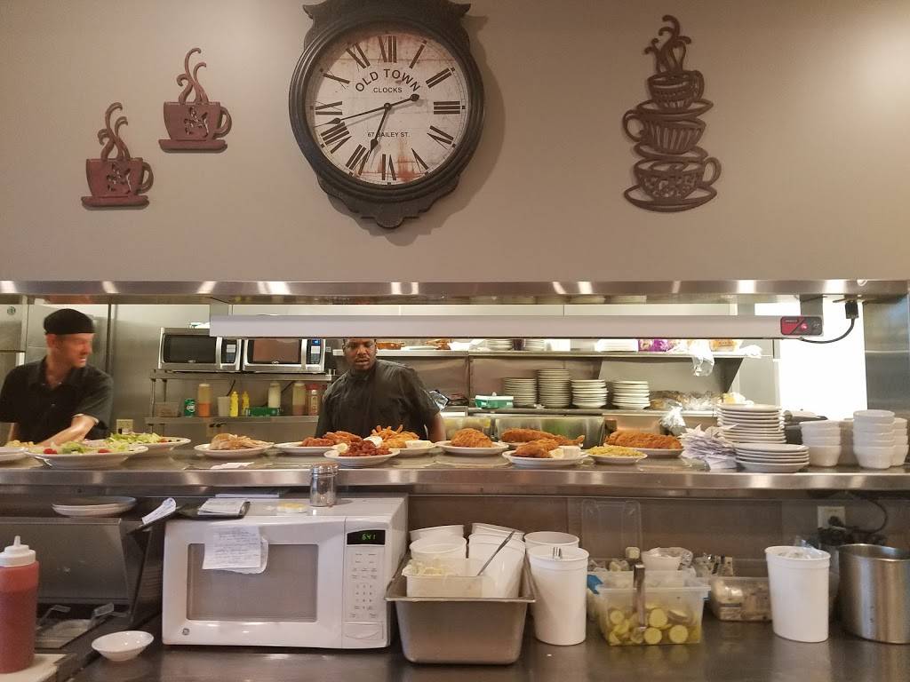 The Landmark Family Restaurant | restaurant | 825 Fairport Rd, East Rochester, NY 14445, USA | 5853489177 OR +1 585-348-9177