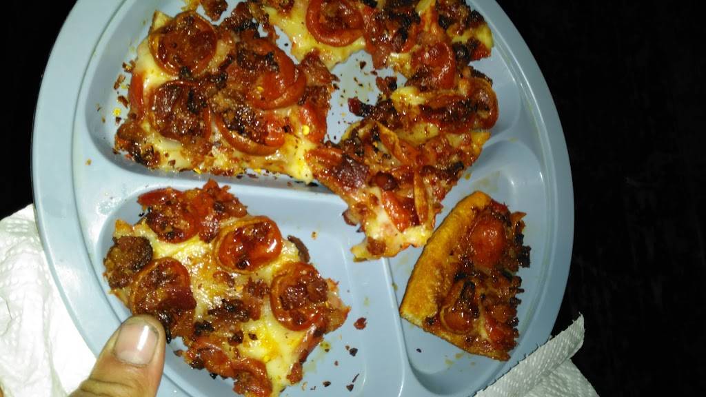 Lombardi Pizza & Ice Cream | restaurant | 6251 S High St, Lockbourne, OH 43137, USA | 6144916500 OR +1 614-491-6500