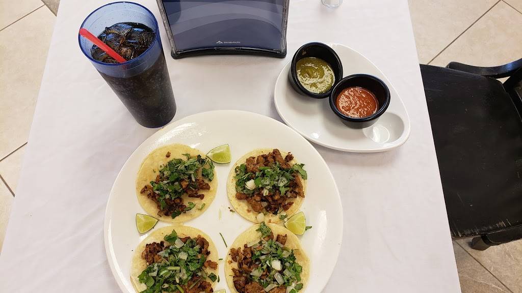 Carolo Mexican Grill | restaurant | 652 Peoria St, Aurora, CO 80011, USA | 7203692354 OR +1 720-369-2354