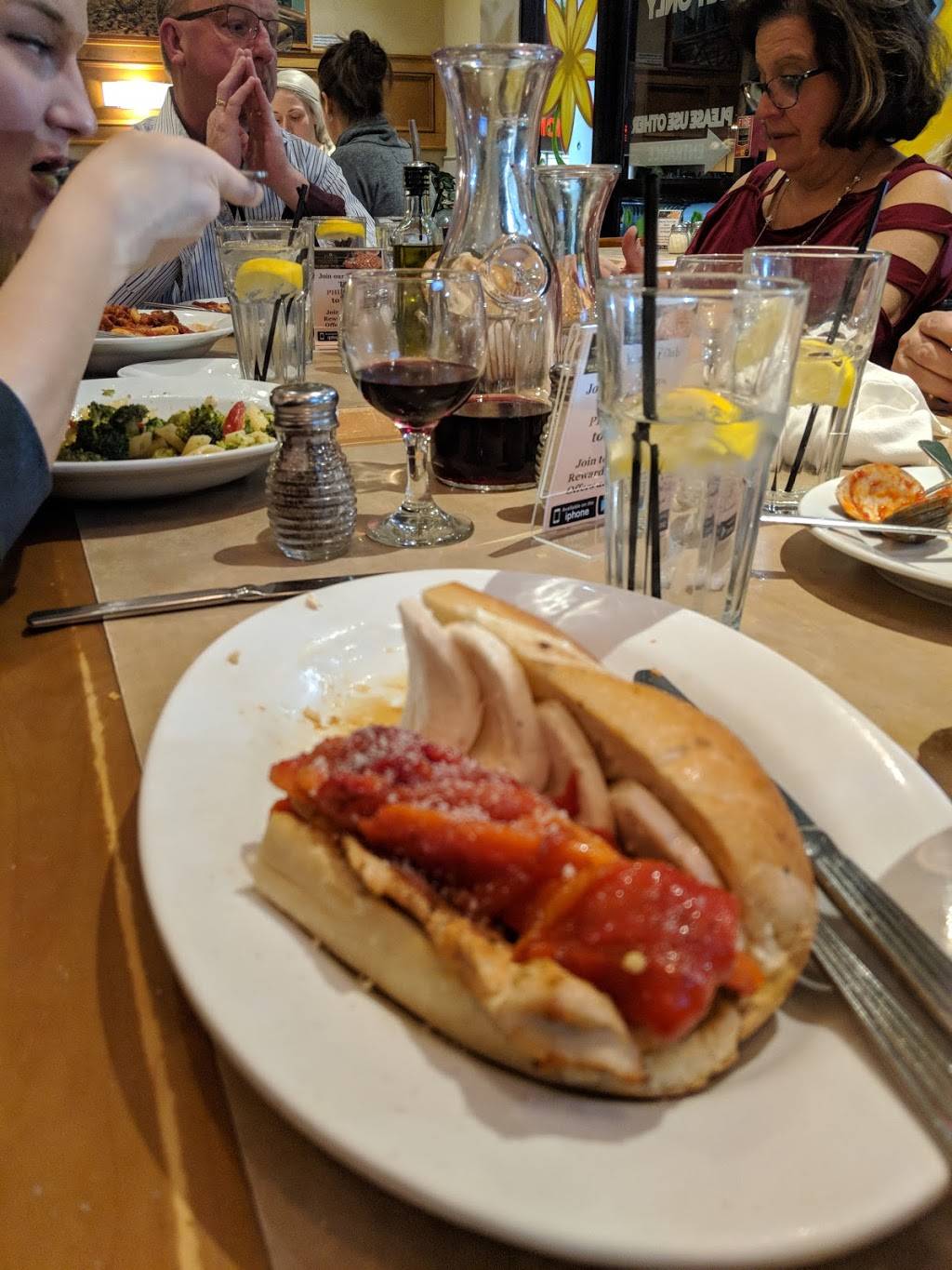 Phils Pizzeria & Restaurant | restaurant | 820 Hicksville Rd, North Massapequa, NY 11758, USA | 5167995244 OR +1 516-799-5244