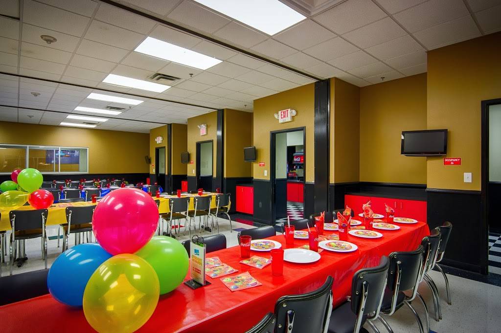 iTZ Family, Food, & Fun- Pasadena | restaurant | 5950 Fairmont Pkwy, Pasadena, TX 77505, USA | 2819982424 OR +1 281-998-2424