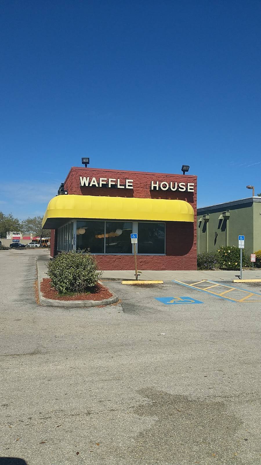 Waffle House | meal takeaway | 1902 W Lumsden Rd, Brandon, FL 33511, USA | 8136579899 OR +1 813-657-9899