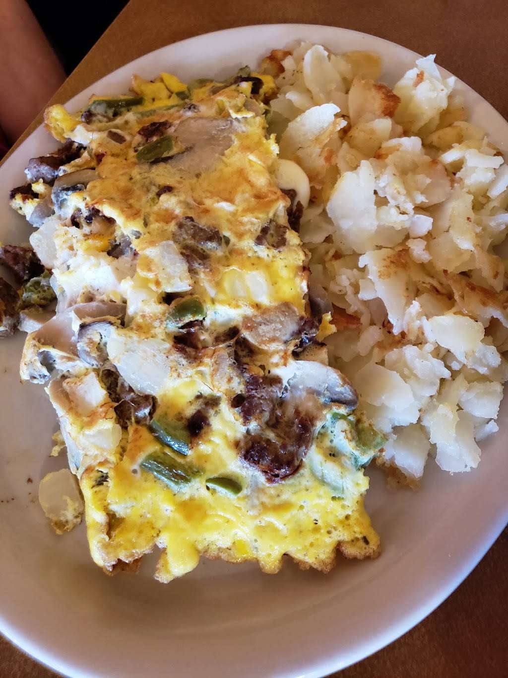 Hub Room | restaurant | 1775 Bellefontaine St, Wapakoneta, OH 45895, USA | 4197382550 OR +1 419-738-2550